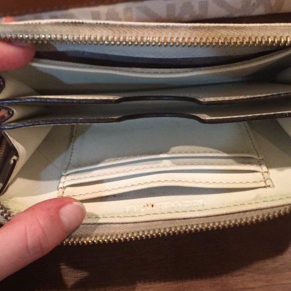 Michael Kors bag with matching wallet - Picture 7 of 7